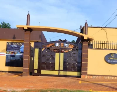 Crystals Motel, Jinja