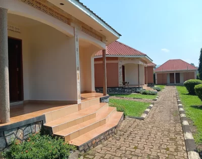 C & G Heritage Cottage Hoima